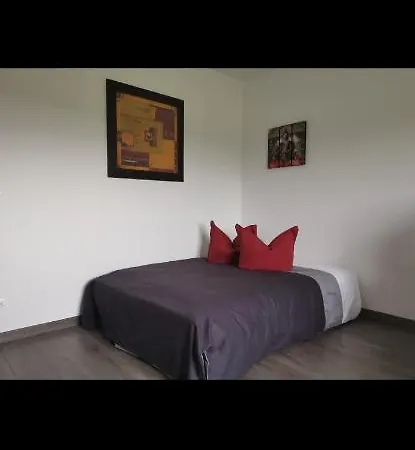 ホームステイ Chez Manu *